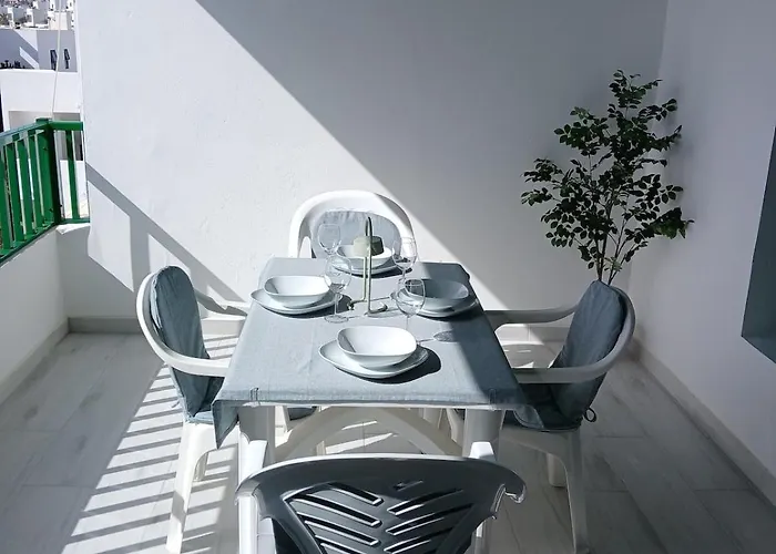 Enjoy Glorious Seaviews From Vista Mar Apartament