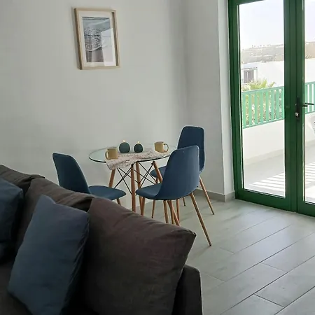 Enjoy Glorious Seaviews From Vista Mar Apartman
